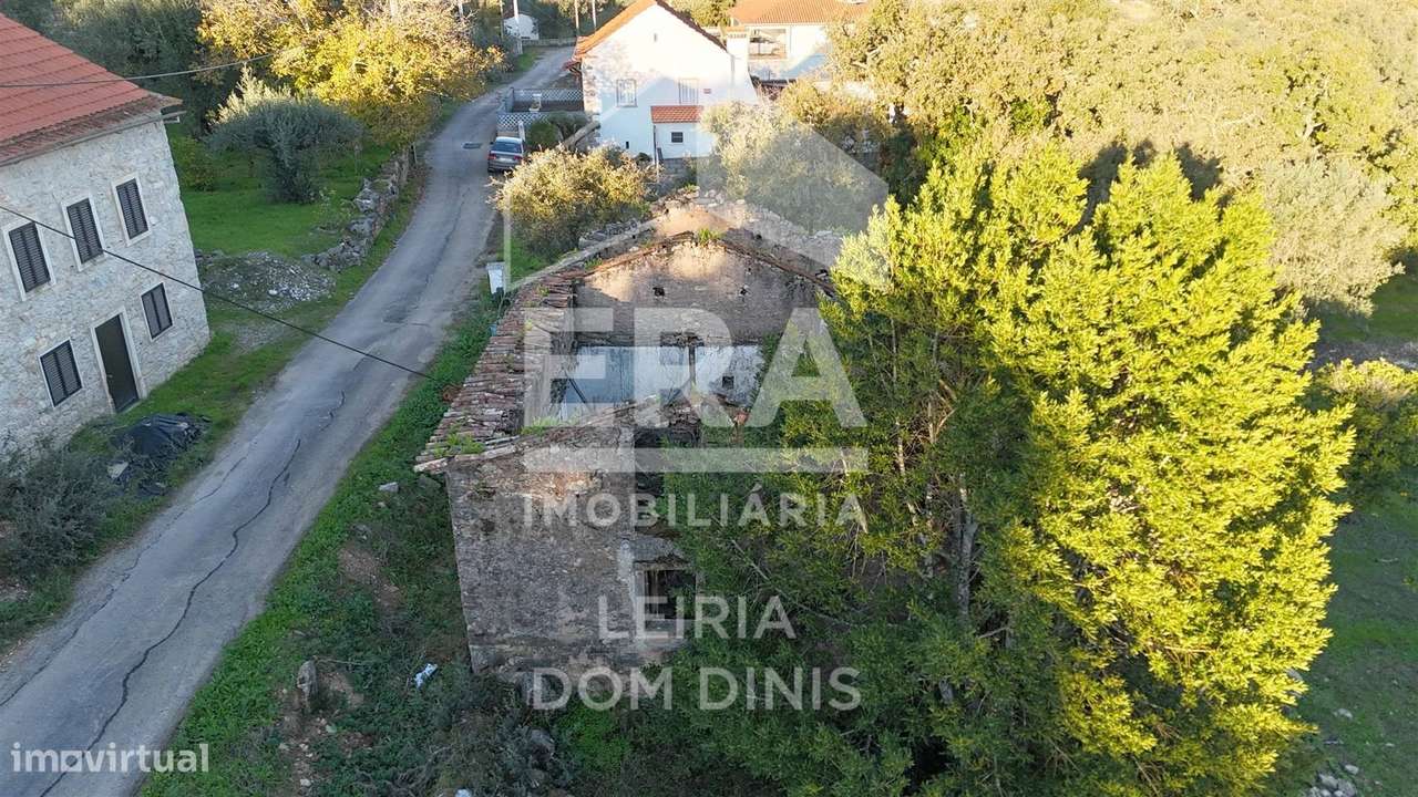 Moradia T3 isolada com grande terreno em Ferreira do Zêzere - Grande imagem: 2/13