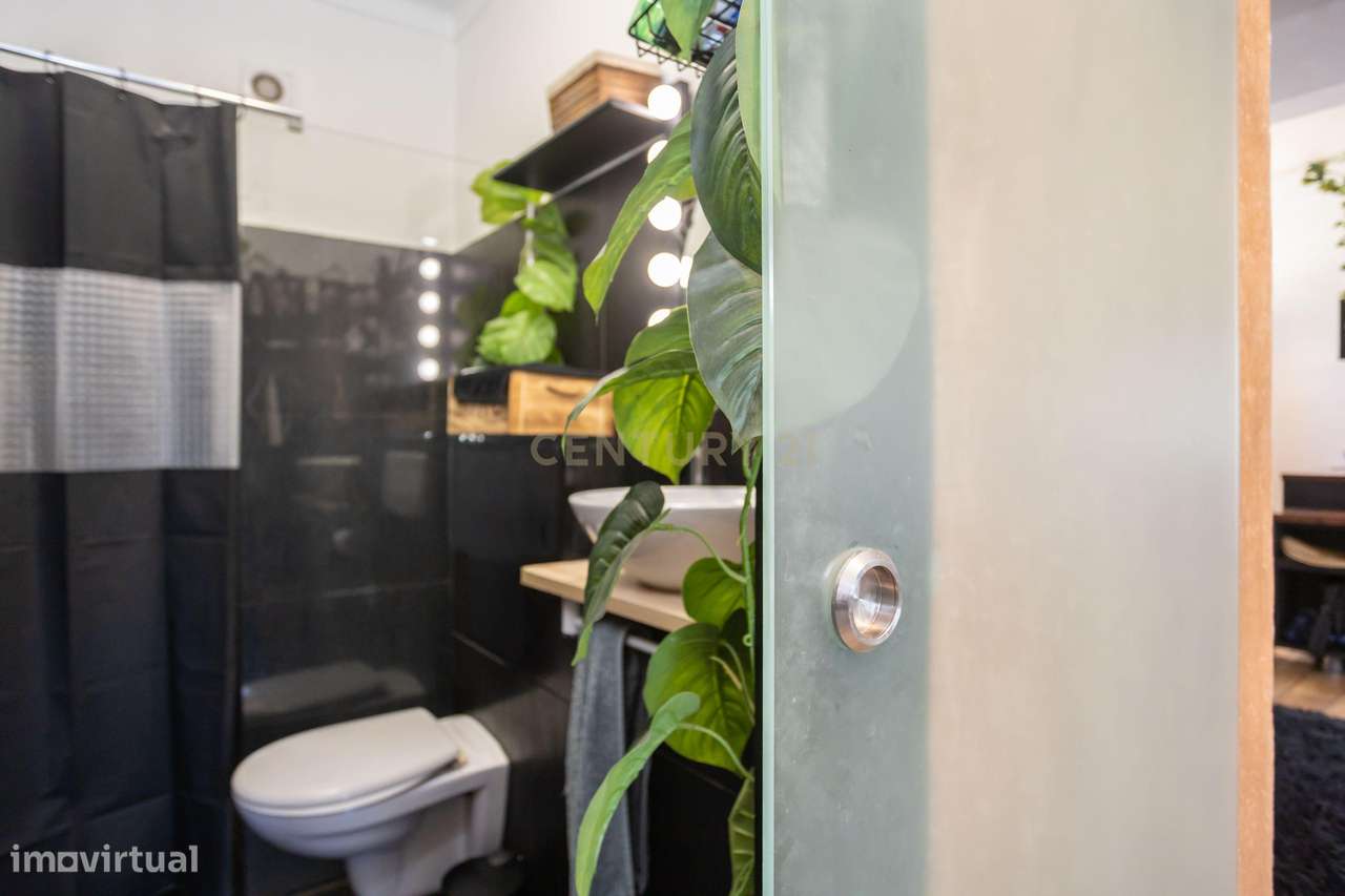 Moradia T2 Renovada com Quintal e Jardim – O Refúgio Ideal para Viver-17