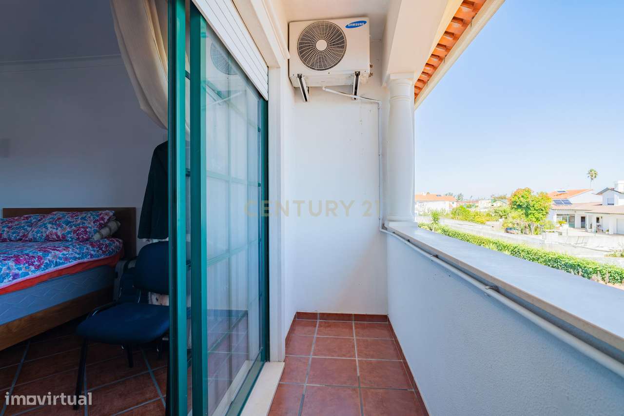 Moradia T3 com piscina em Marinha Grande, Leiria-12