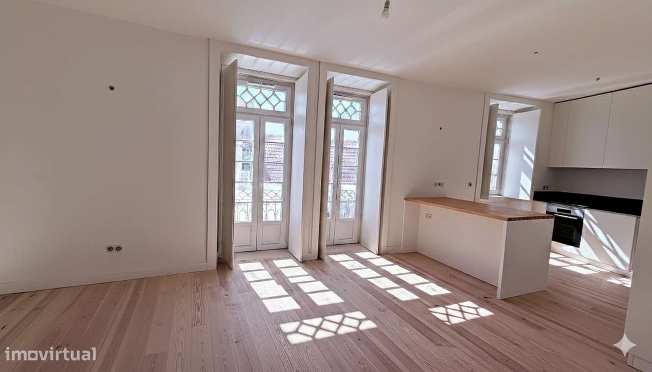 T2 em Prédio de Charme Reabilitado com jardinm | Arroios – Lisboa - Grande imagem: 2/20