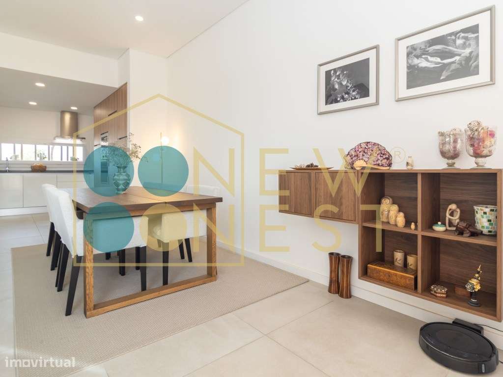 Moradia T3+1 em Banda como Nova com pátio e Vista Castelo de Palmel...-11