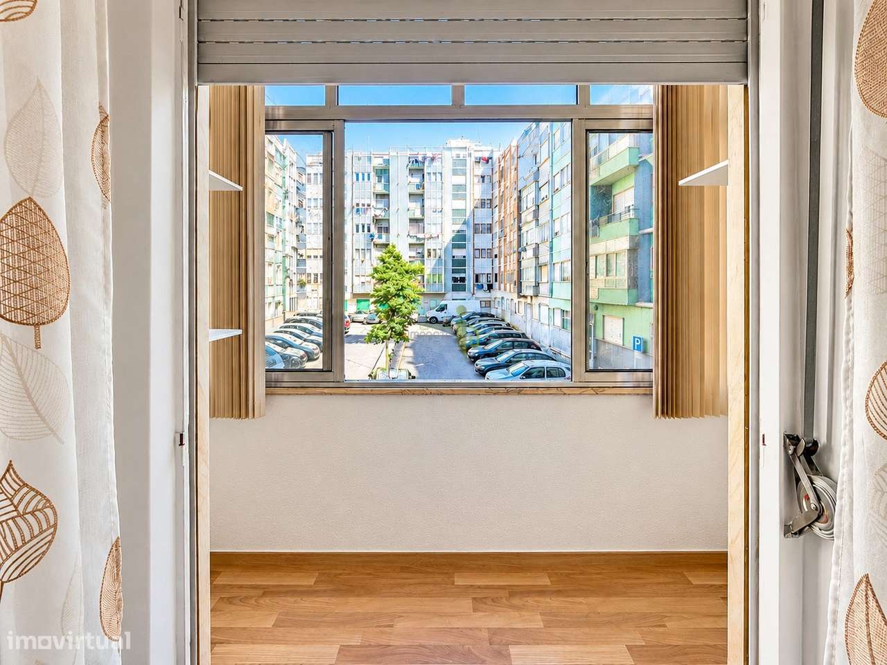 Apartamento T2 com Varanda, Elevador  | Junto a Comércio, Escolas e Tr-11