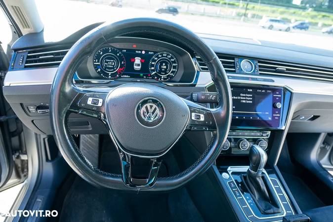 Volkswagen Passat 2.0 TDI DSG Highline - 22