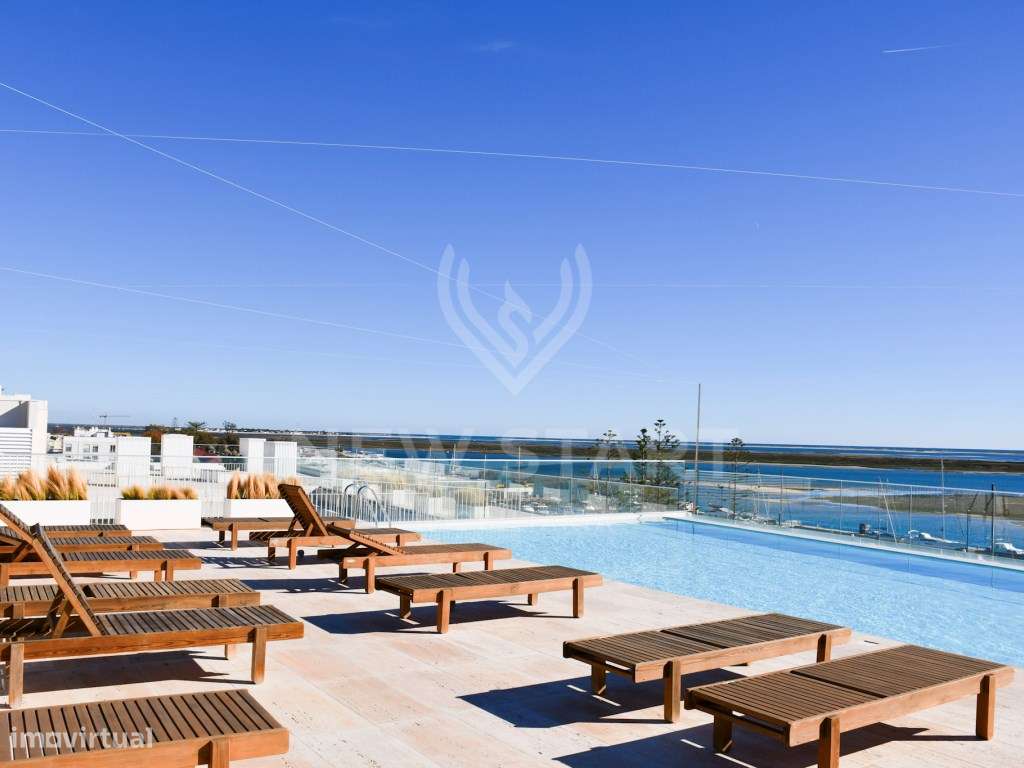 Apartamento T2 Moderno com Varanda e Piscinas no Condomínio Del Mar...-18