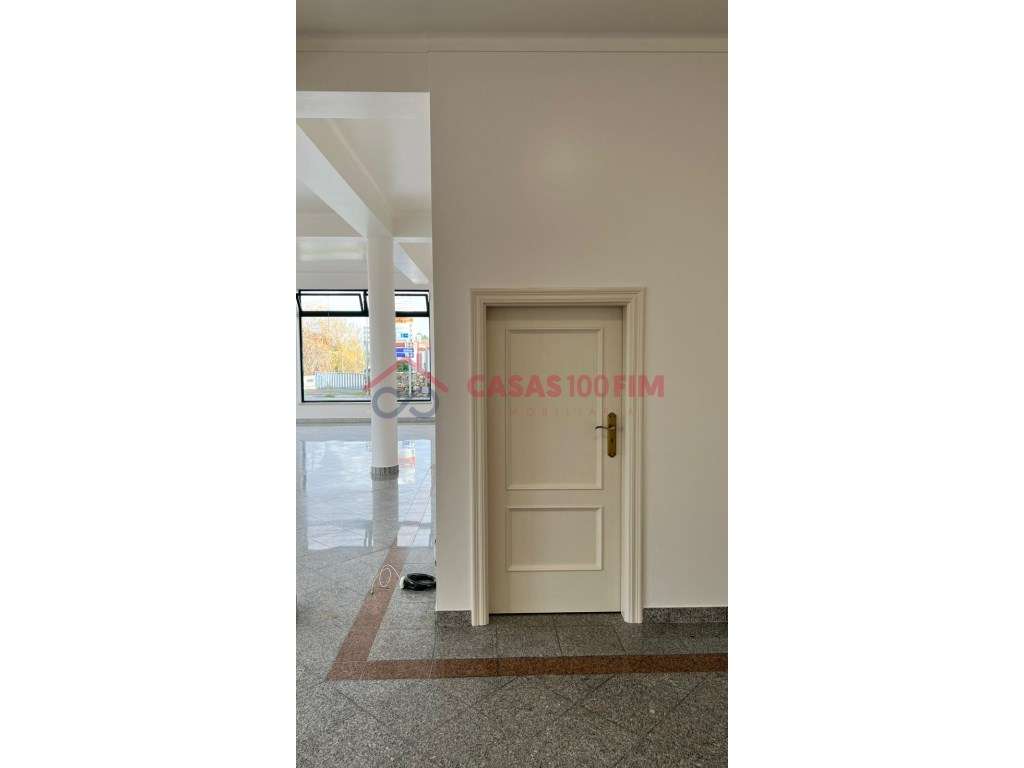 Loja de comercio , com 100m2 em Alqueidão da Serra, Porto de Mós. - Grande imagem: 4/12