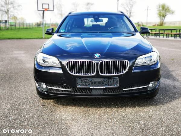 BMW Seria 5 525d xDrive Touring - 15