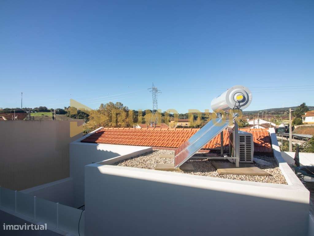 Moradia T3 em Freixial do Meio-26