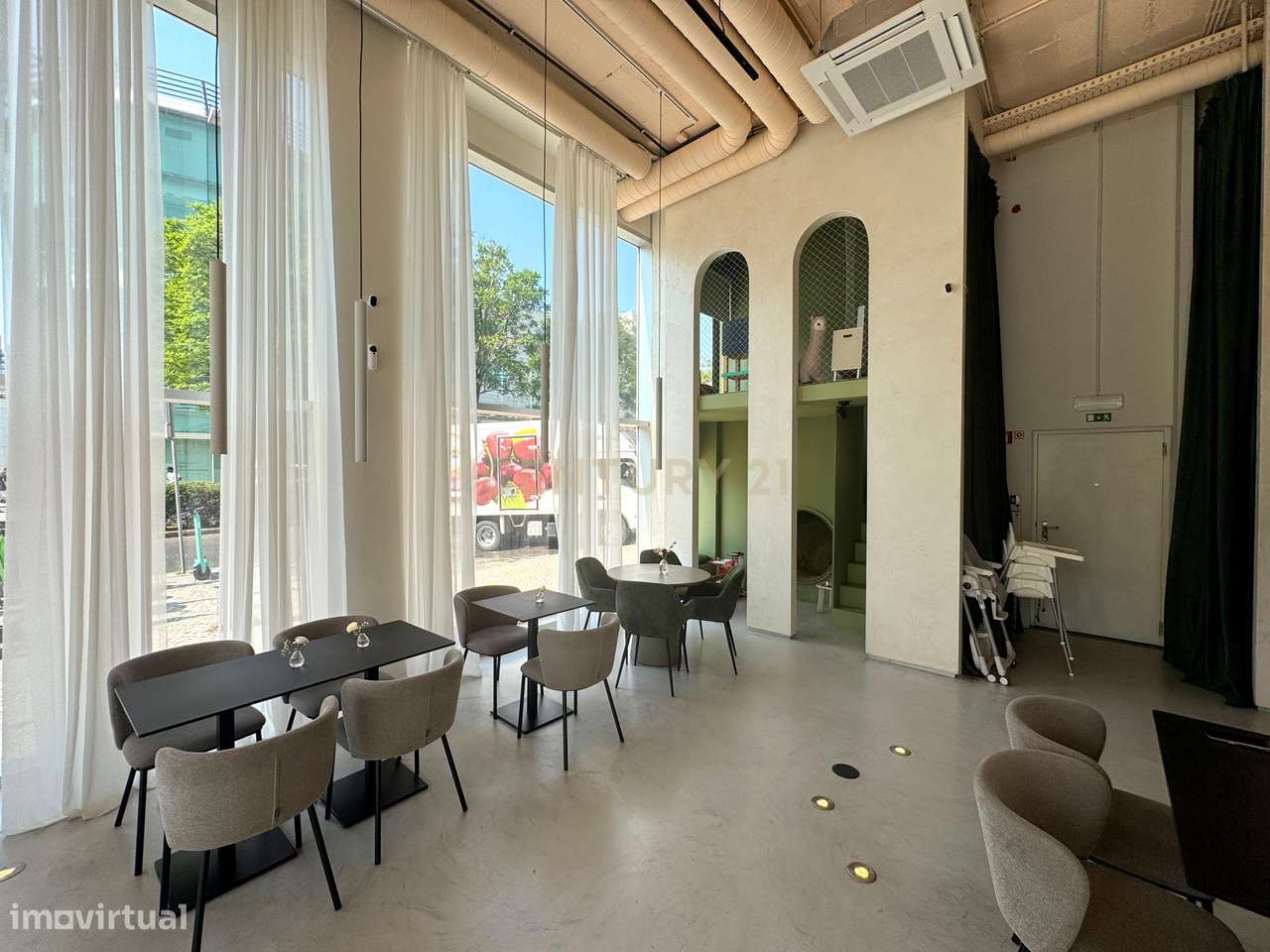 Trespasse de Restaurante (270 m2 + 2 esplanadas + 9 lugares de estacio-16