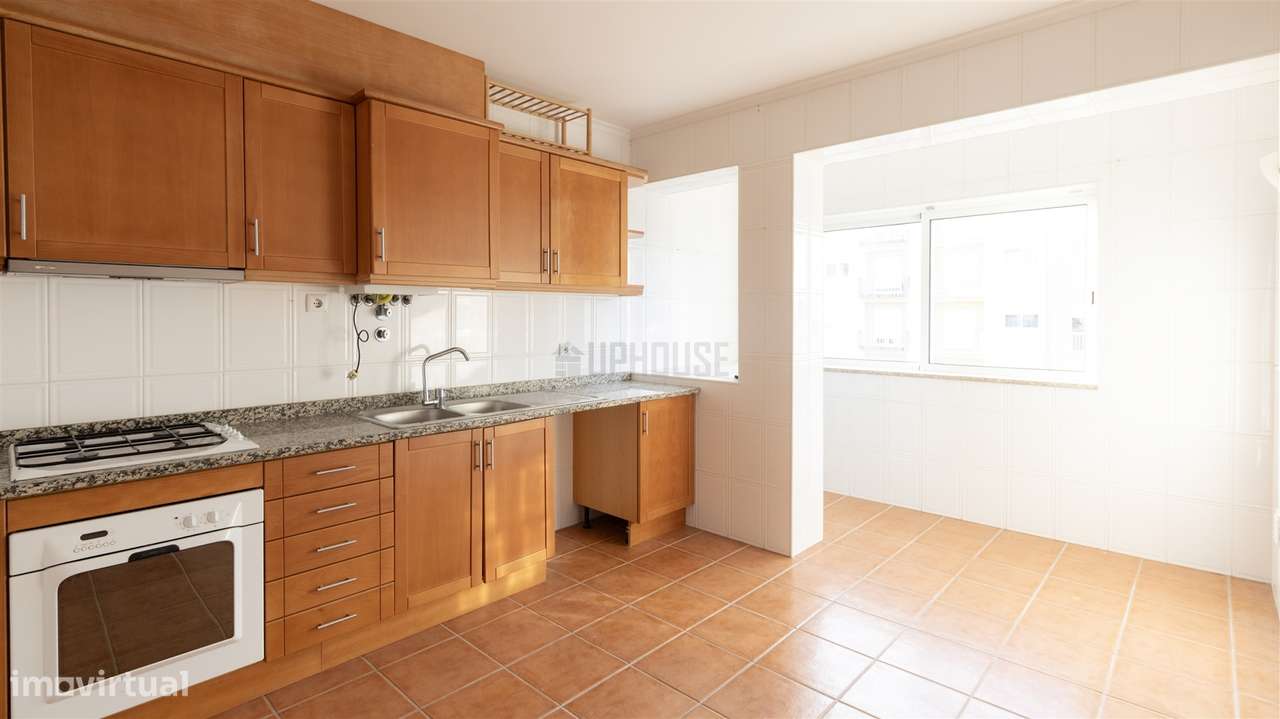 Apartamento T2 com Garagem Fechada - A Dois Minutos do Centro de Viseu-0