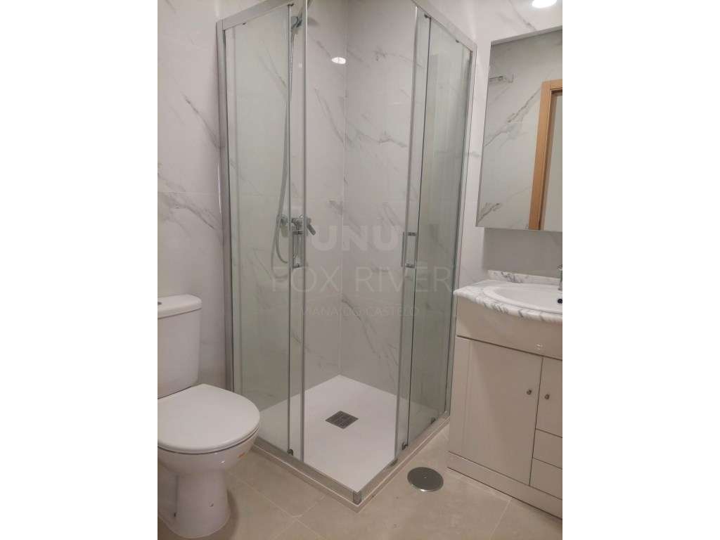 Apartamento T2 totalmente renovado para arrendamento em Monserrate - Grande imagem: 4/12