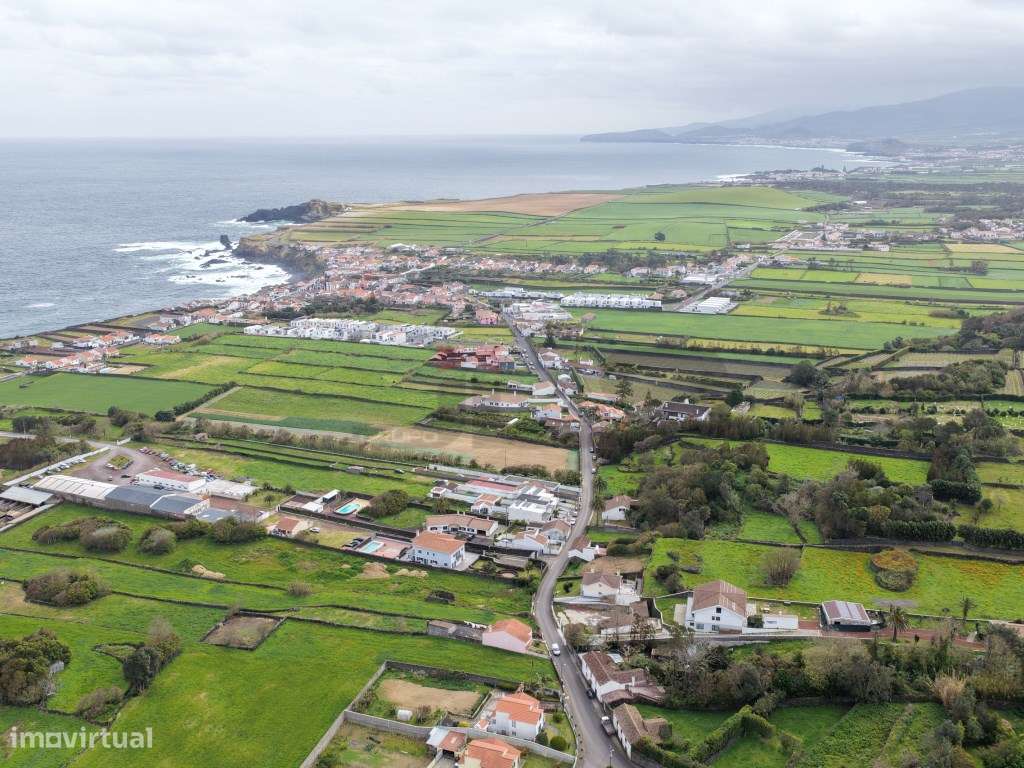 Moradia Térrea em Fenais da Luz: Conforto e Proximidade ao Mar-27