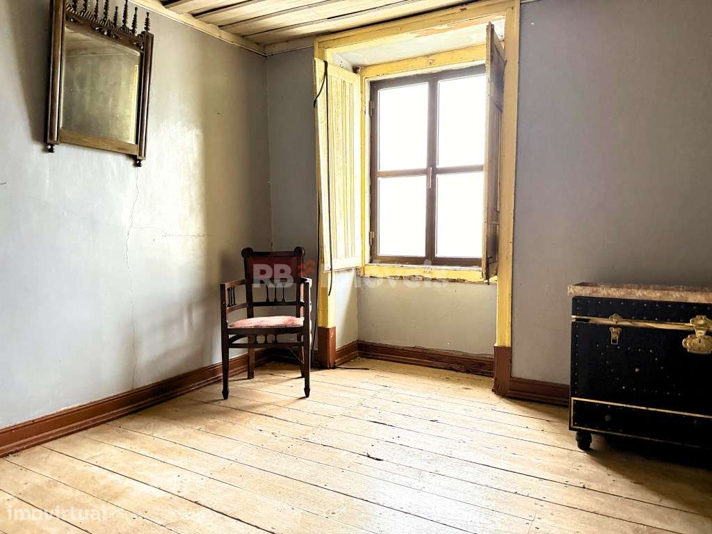 Moradia T9 R/C 1º andar - Grande imagem: 4/36