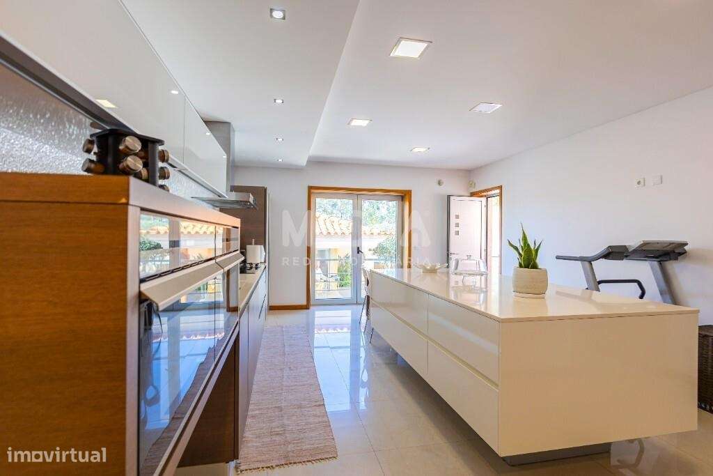 Excelente moradia geminada T4 em Santa Maria da Feira-13