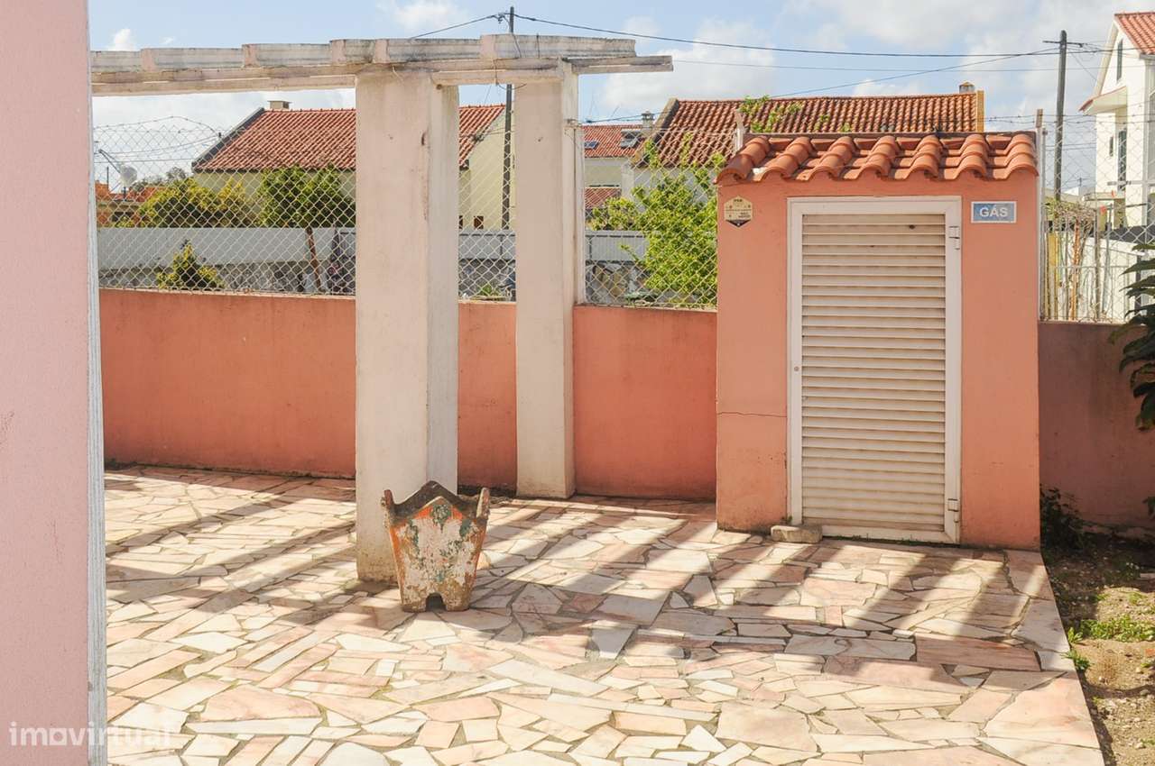 Moradia isolada de 6 assoalhadas com garagem - Zona tranquila-34