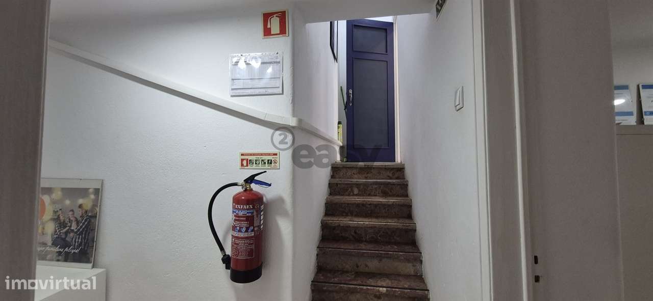 Loja com 66m2 na Venteira junto Igreja-12