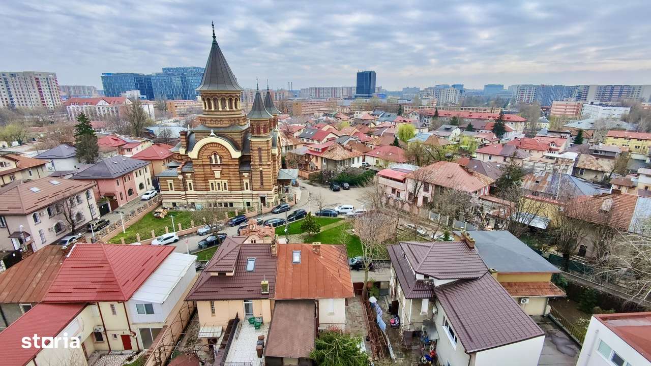 Vila 200 mp desfasurati cartier de case Belvedere Regie-0