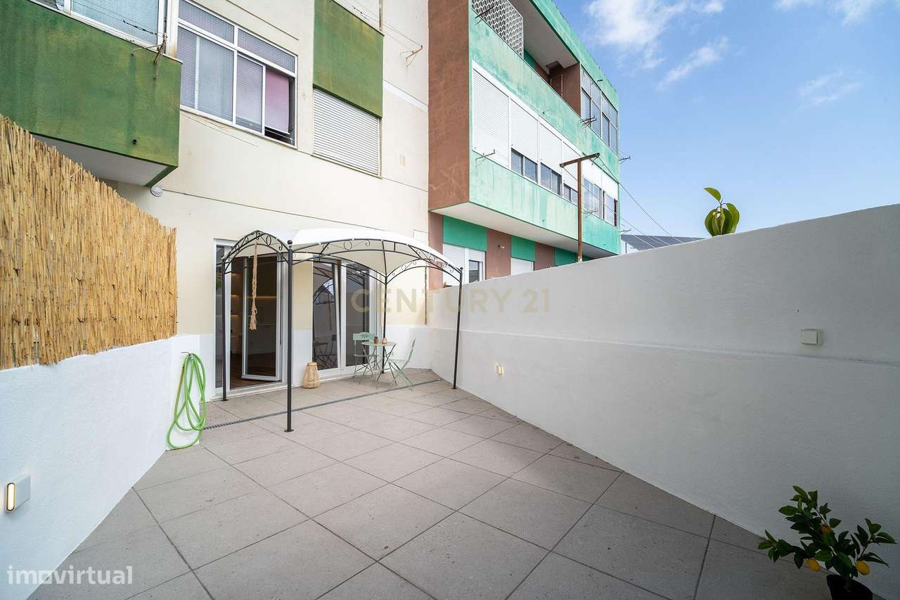 Apartamento T2 Fogueteiro com Logradouro-31