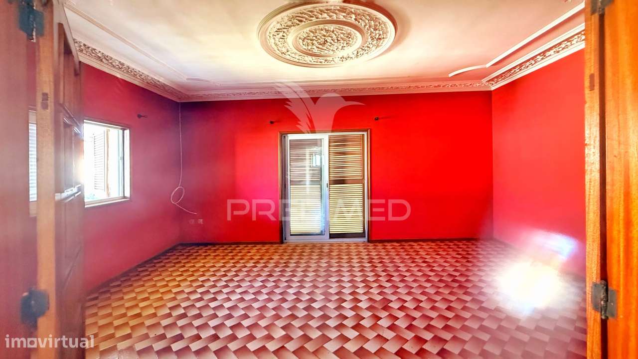 Moradia de 3 Pisos com Dois T4 + Potencial T2 | Terreno 1.160 m² |... - Grande imagem: 5/28