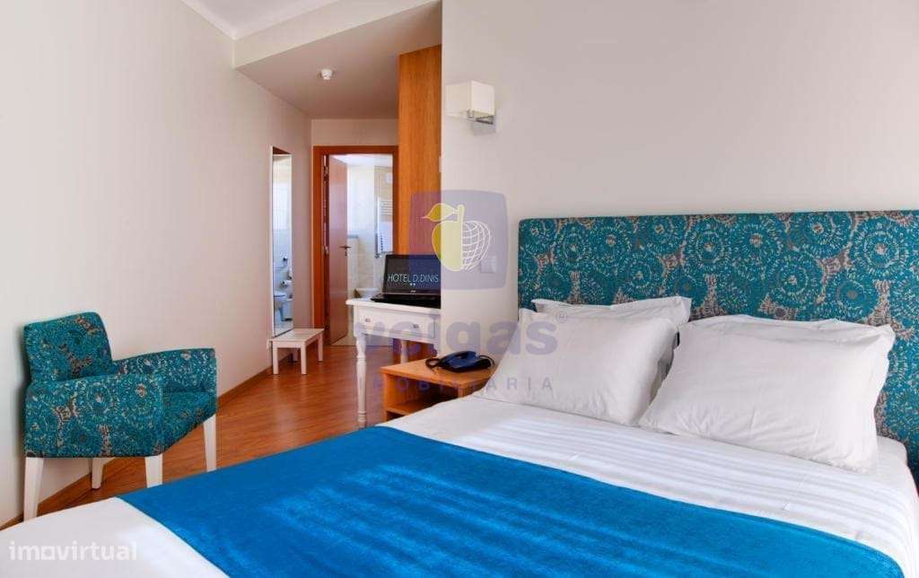 Hotel de 2 estrelas com 49 quartos, em atividade, com ocupação de 90%,-15