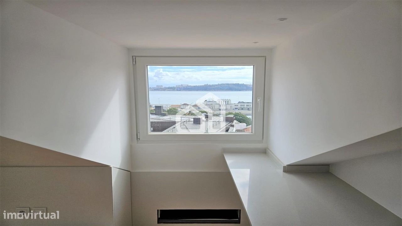 Apartamento T1 renovado, vista rio