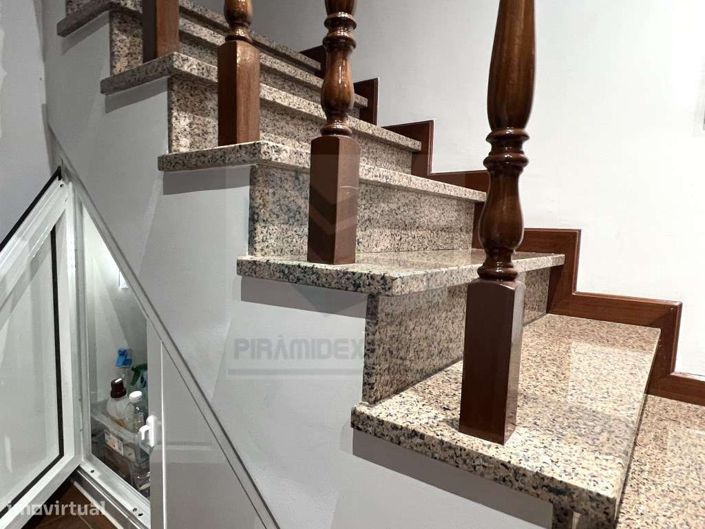 MORADIA T4+1, CAVE 76m2, SÓTAO, GARAGEM, GAIO - MOITA-22