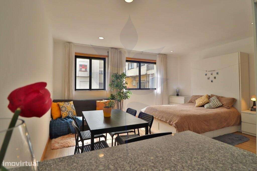 Apartamento T0 com terraço – mobilado e equipado | Braga-8