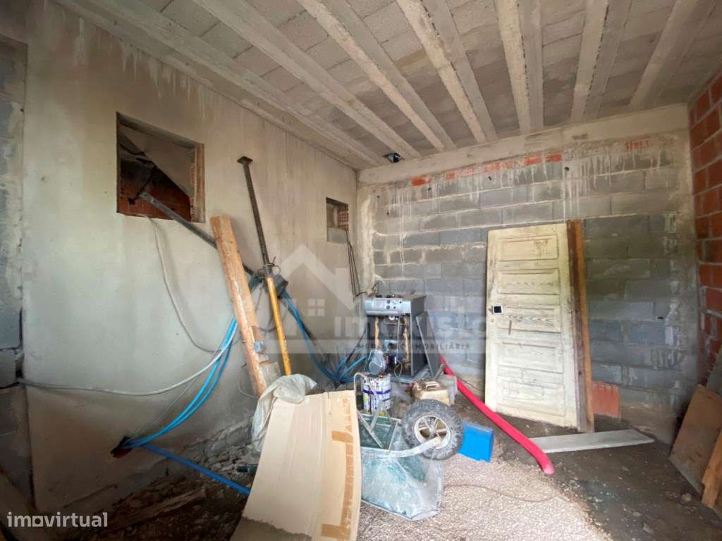 Moradia T5 com anexos e piscina em Figueiró dos Vinhos-37