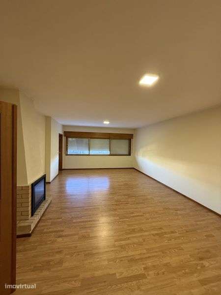 T 2 Trofa com garagem e Arrumos - Grande imagem: 4/8