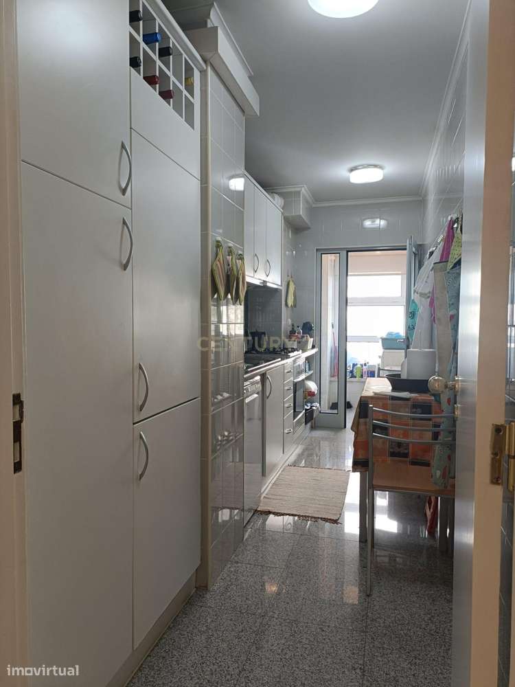 Apartamento T3 moderno junto ao Parque das Conchas-23