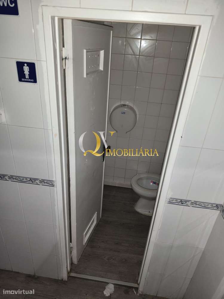 Excelente loja para venda sita no Cacém-15