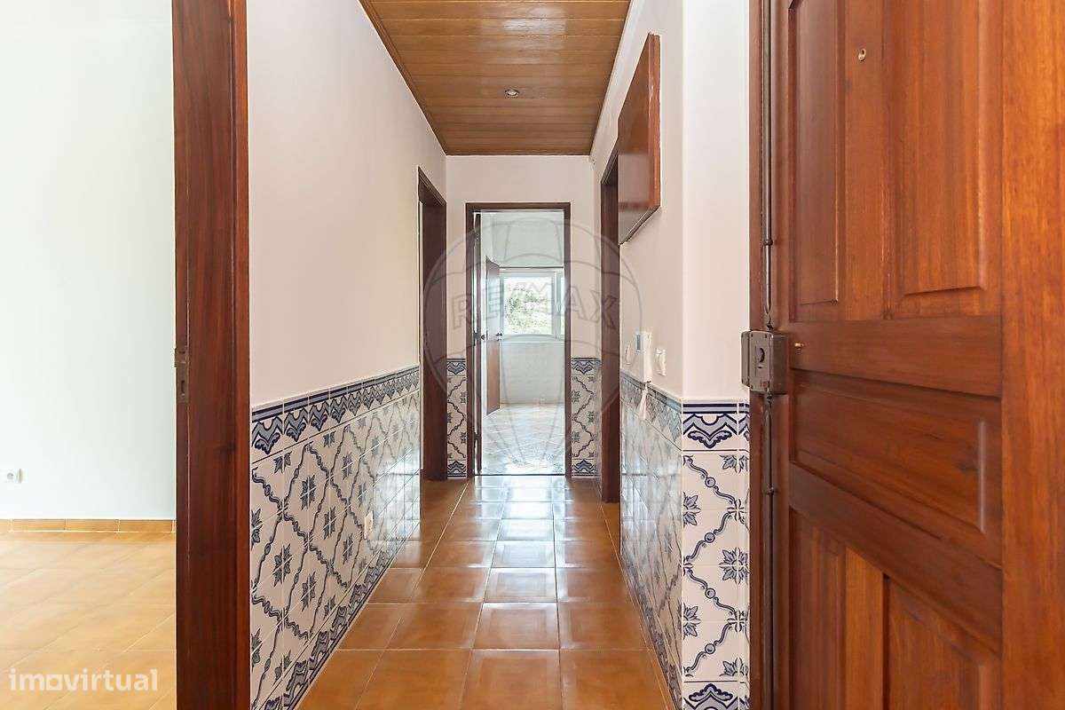 T2 Parcialmente Remodelado em Aldeia de Paio Pires-19