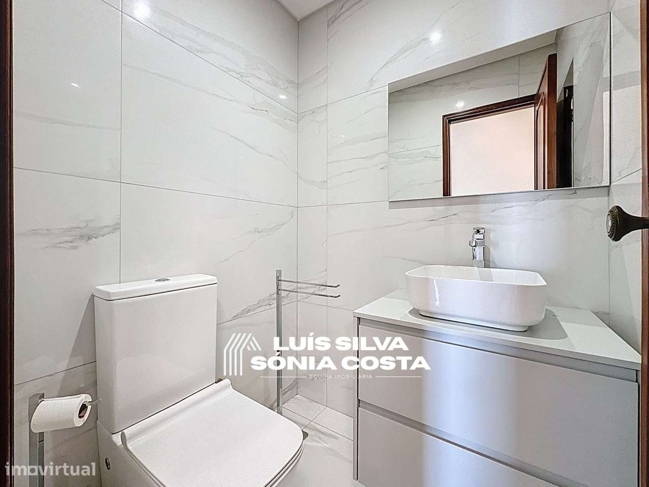 Apartamento T2 Remodelado c/ Varandas, Garagem & Elevador - Centro...-25