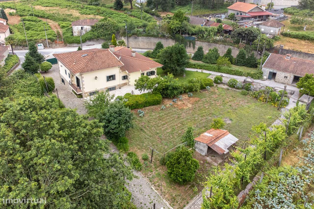 Moradia T4 Independente + T0 em Lago, Amares - Oportunidade Única!-26