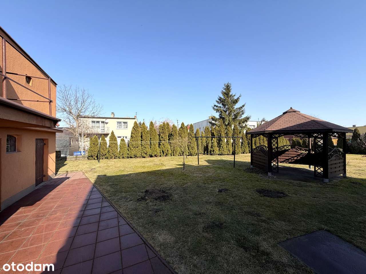 Dom wolnostojący w Pakości na dużej działce!-17