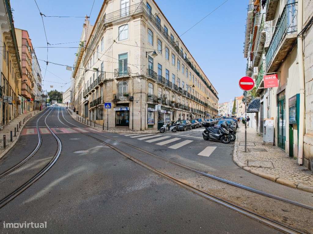 T2 remodelado no coração de Lisboa, entre o Bairro Alto e Santos-38