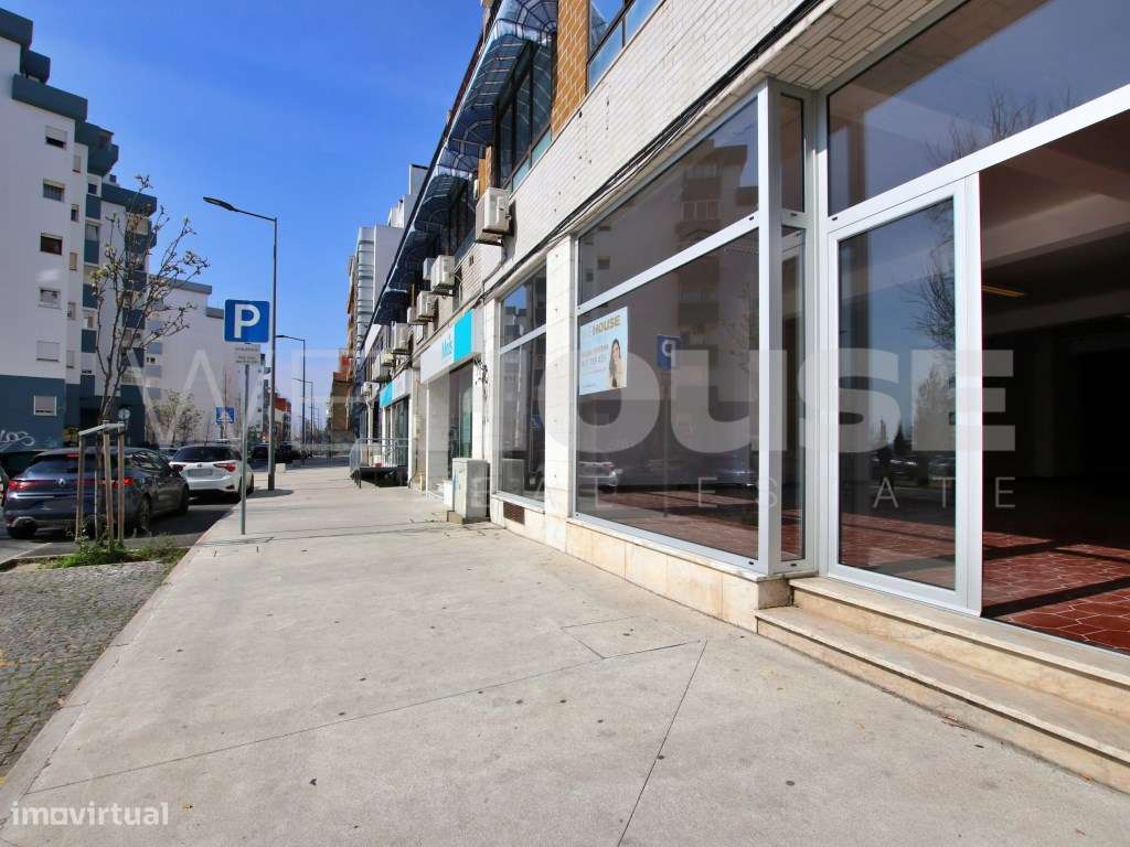 Loja com 274m² para arrendamento no coração do Barreiro - Grande imagem: 2/18