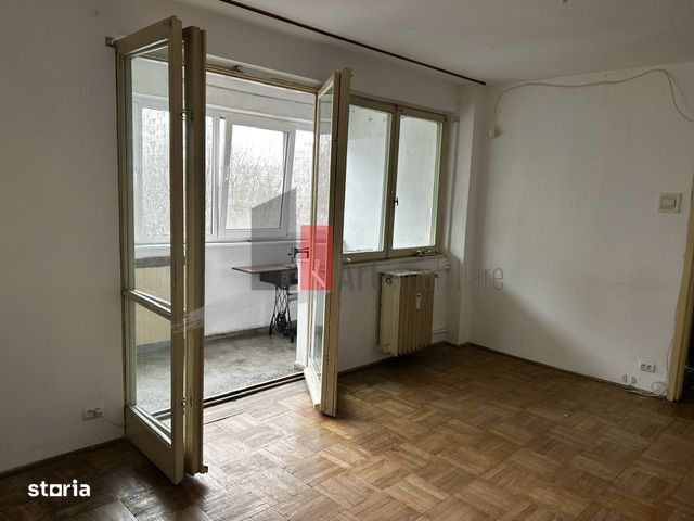 Apartament 3 camere Baba Novac de  renovat