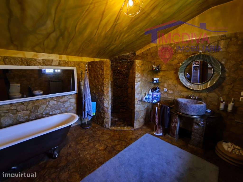 Propriedade com moradia, anexo, piscina e terreno com mais 2 ha-57