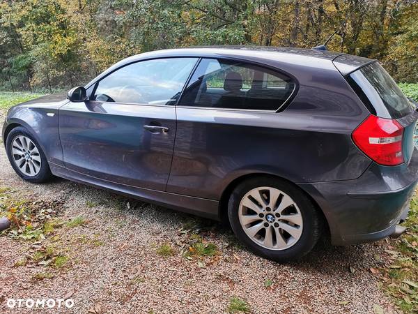 BMW Seria 1 120d - 22