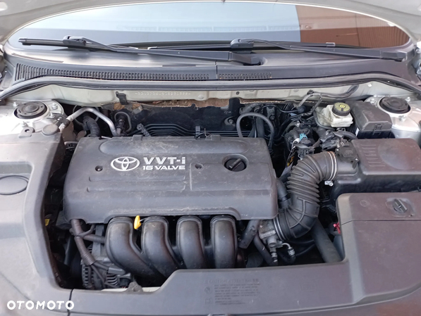 Toyota Avensis 1.8 VVT-i Combi - 17