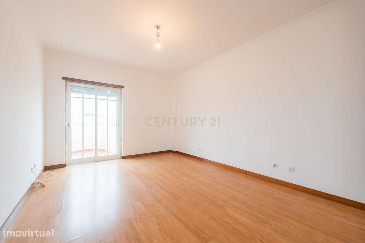 Excelente apartamento T2 com parqueamento em Rio de Mouro-20