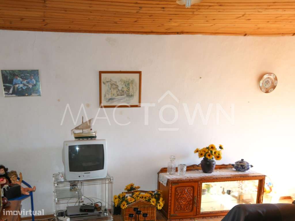 Viva no Centro Histórico numa Moradia Cheia de Caráter-10