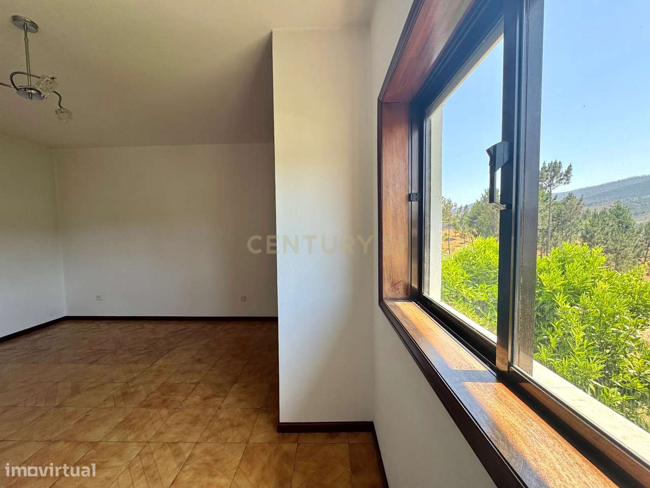 Moradia familiar ou bifamiliar com jardim e terreno em Aguiar de Sousa - Grande imagem: 5/37