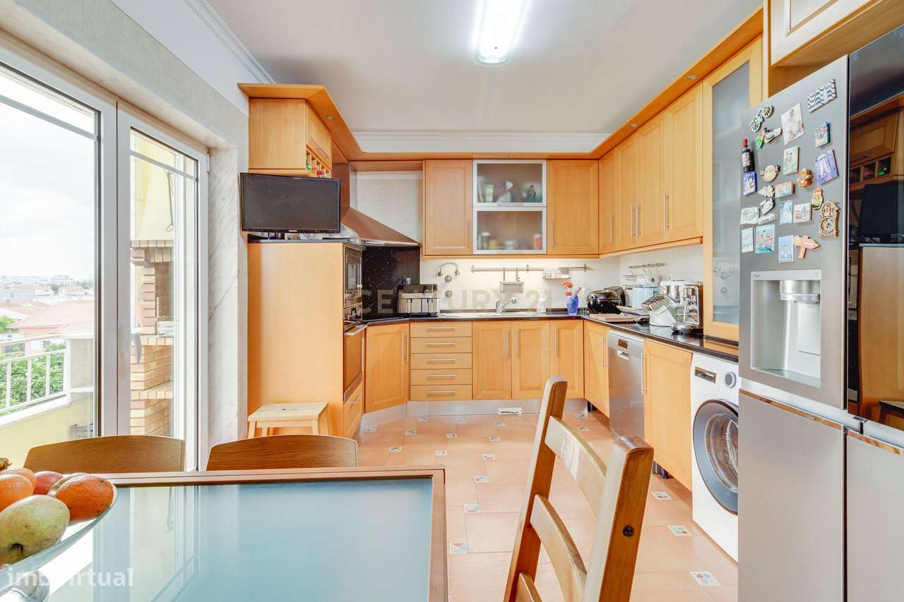 Moradia de Prestígio com 277m² | Garagem | Energia Solar | Feijó, Alma-11