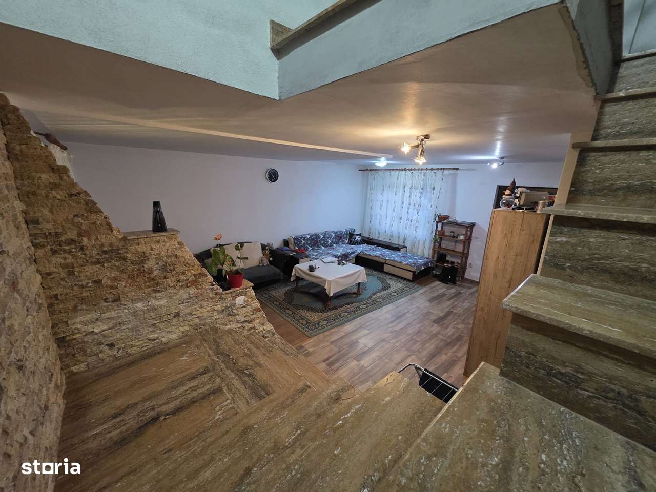 Casă de vânzare în Bârșău, comuna Hărău – la doar 15 km de Mun Deva - Imagine principală: 4/19