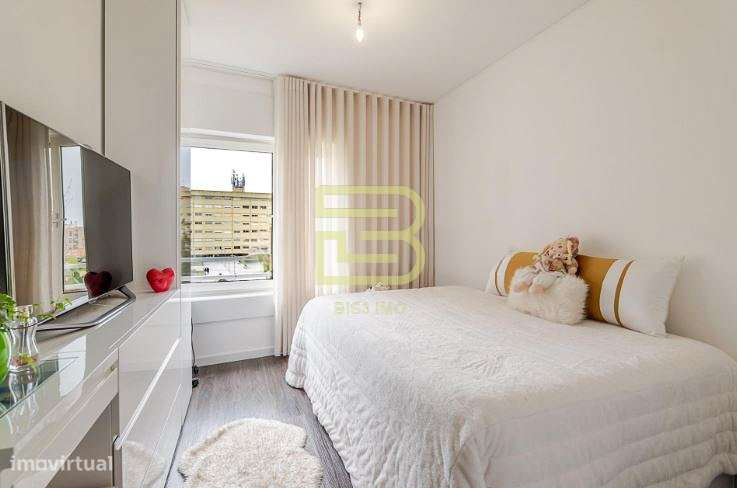 Apartamento T3 mobilado, convertido num T2(possibilidade de reverter p-7