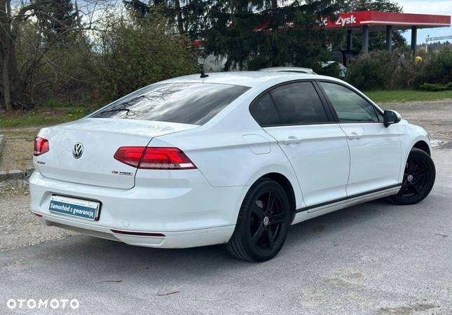 Volkswagen Passat 1.6 TDI BMT Trendline - 16