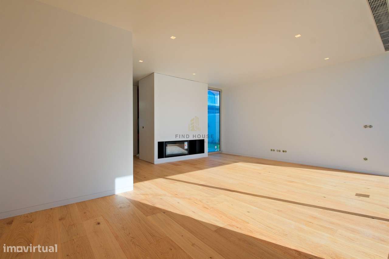 Moradia Isolada T4 com jardim e Garagem Box em Tires, São Domingos de-7