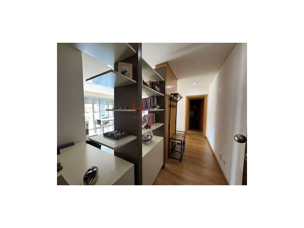 Quinta da Portela Vende-se T2 com garagem dupla.-11