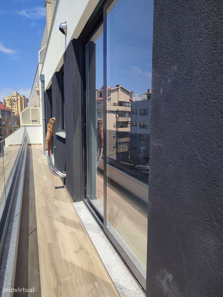 T2 com vistas de mar, junto à estação do metro Santo Ovídio -Gaia-10